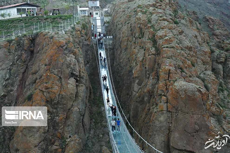 تصاویر - پل معلق تمام شیشه ای شهر هیر